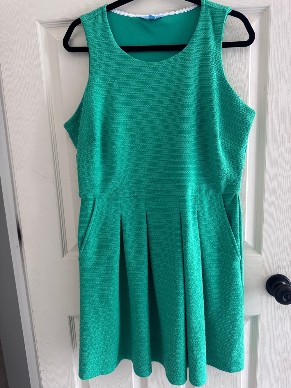 Draper James Women’s Emerald Green Sleeveless Pleated Dress